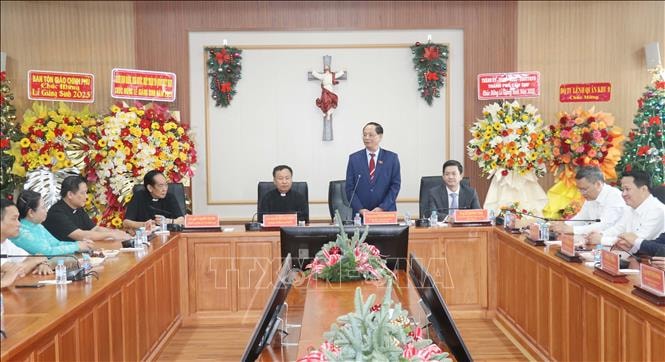 Phó Chủ tịch Quốc hội Trần Quang Phương chúc mừng Giáng sinh tại Tòa Giám mục Giáo phận Cần Thơ