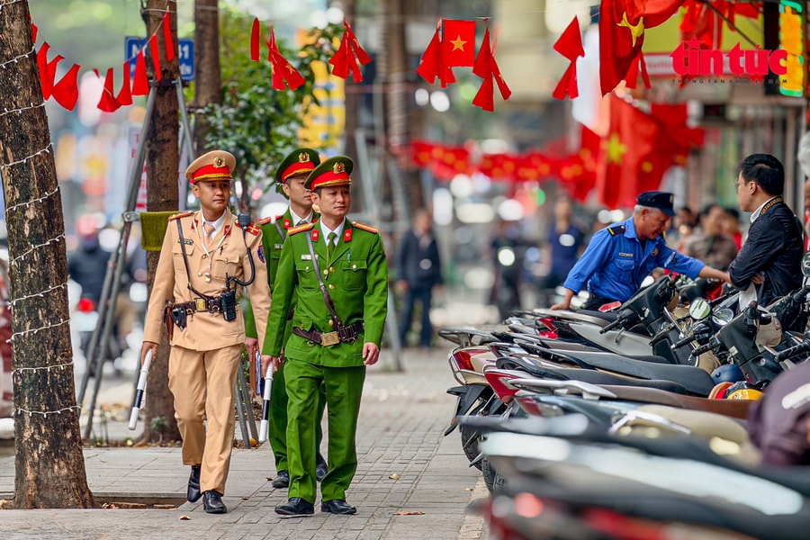 Hà Nội xoá cảnh nhếch nhác trên phố Khâm Thiên