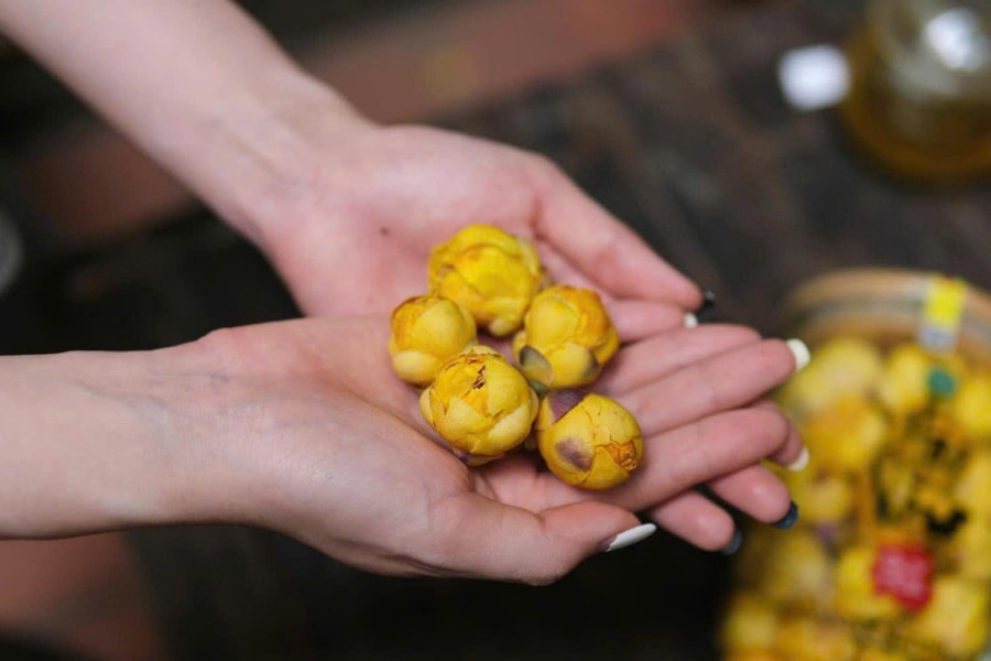 Cú đặt cược 'trà hoa vàng' của tỷ phú nông dân