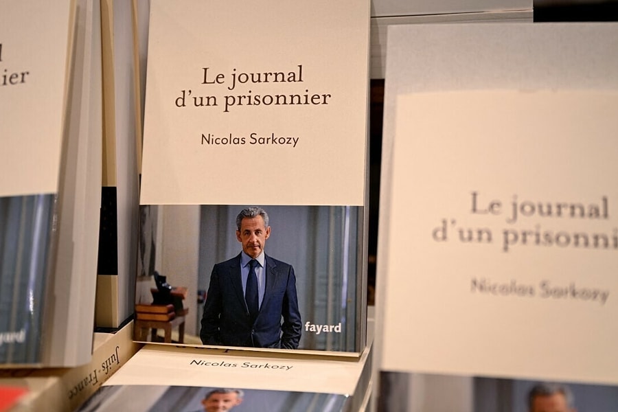 Nhật ký trong tù của cựu tổng thống Sarkozy gây sốt