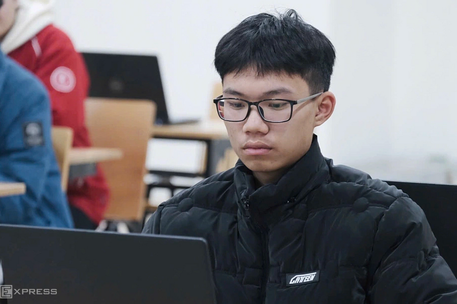 Hàng nghìn học sinh lớp 10, 11 thi đánh giá tư duy ĐH Bách khoa Hà Nội
