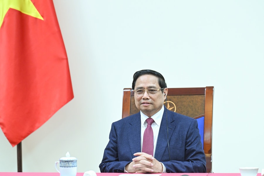 Thủ tướng Phạm Minh Chính điện đàm với Thủ tướng Singapore Lawrence Wong