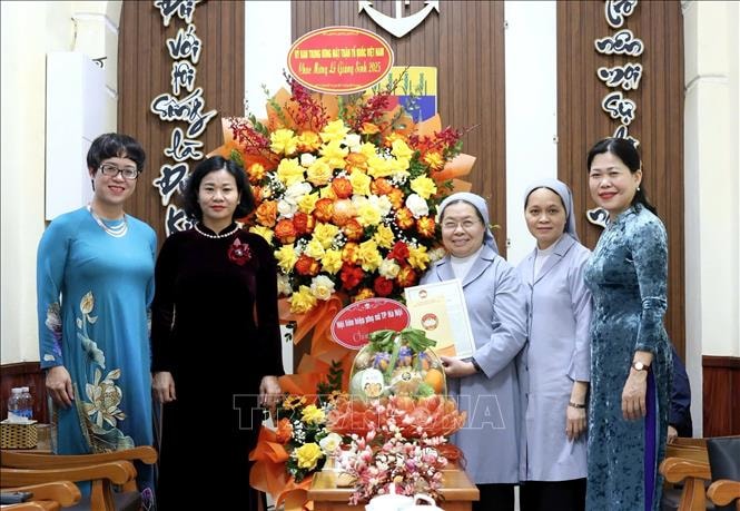 MTTQ Việt Nam chúc mừng Giáng sinh tại Dòng Thánh Phaolô Hà Nội