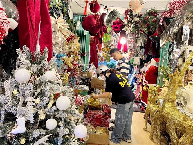 Đa dạng thị trường trang trí Giáng sinh, sức mua giảm nhẹ