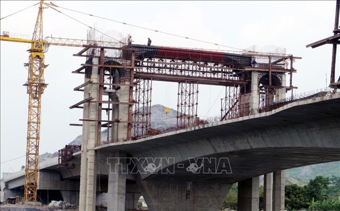 Cầu Tân Lang về đích trong niềm vui của người dân hai bờ sông Đáy