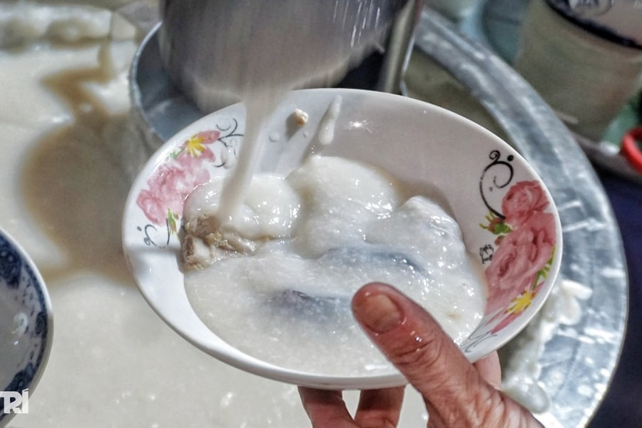 Quán cháo "núp hẻm" 50 năm có công thức gia truyền, khách tìm đến giữa đêm