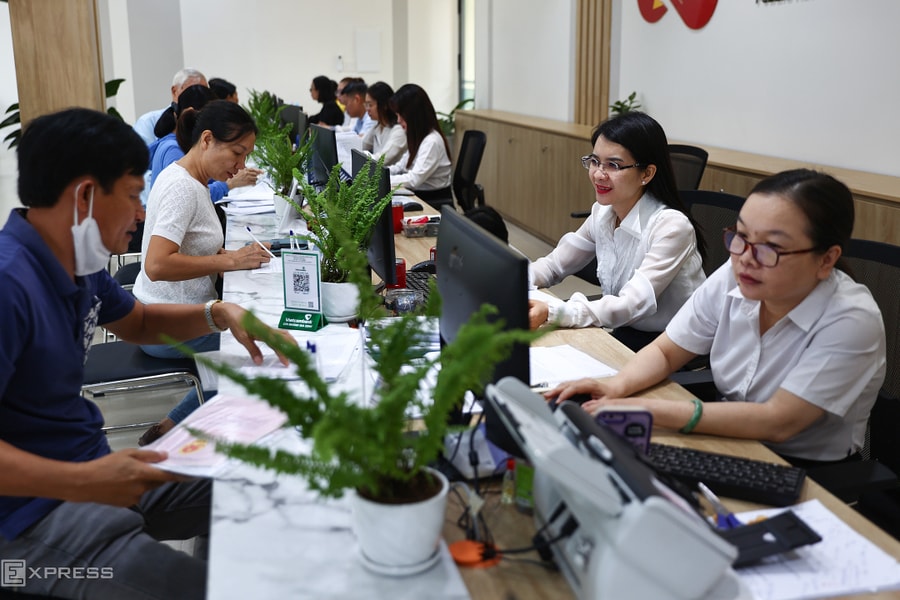 TP HCM điều hơn 1.000 công chức về xã, phường sau sáp nhập