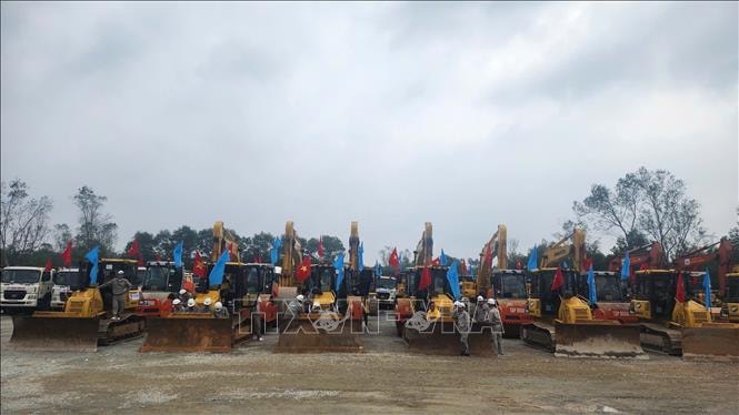 Hơn 6.460 tỷ đồng mở rộng cao tốc Cam Lộ - La Sơn