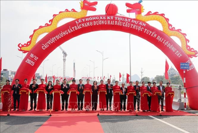 Thanh Hóa: Thông xe kỹ thuật dự án cầu dây văng vượt đường sắt Bắc - Nam