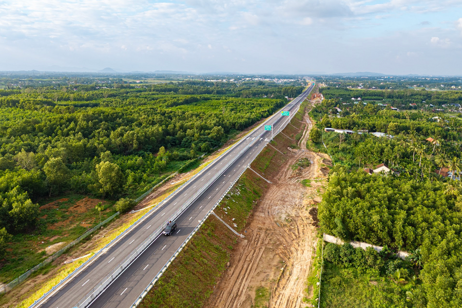 Khánh thành cao tốc Quảng Ngãi - Hoài Nhơn nối thông trục Bắc - Nam