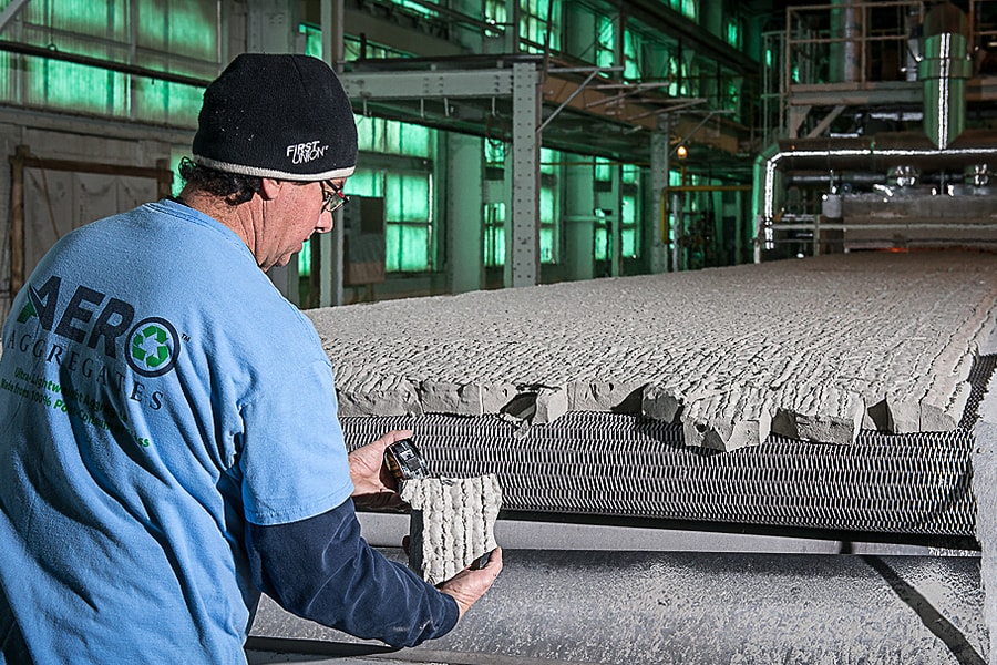 Ý tưởng dùng thủy tinh tái chế cho 'thành phố bọt biển' ở TP HCM