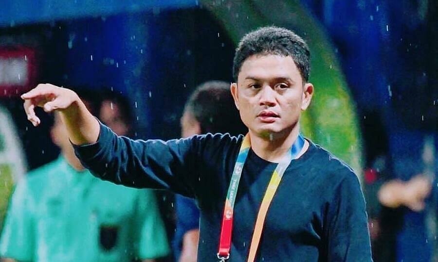 Các cựu tuyển thủ Thái Lan khẩu chiến sau trận thua Việt Nam