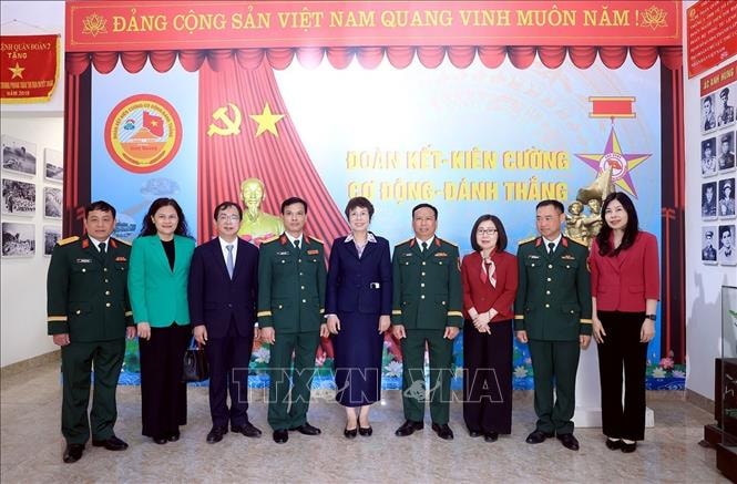 Hành trình hơn nửa thế kỷ đồng hành TTXVN và Sư đoàn Bộ binh 304