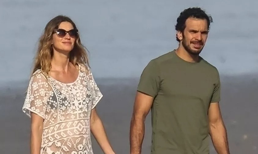 'Siêu mẫu giàu nhất thế giới' cưới võ sĩ