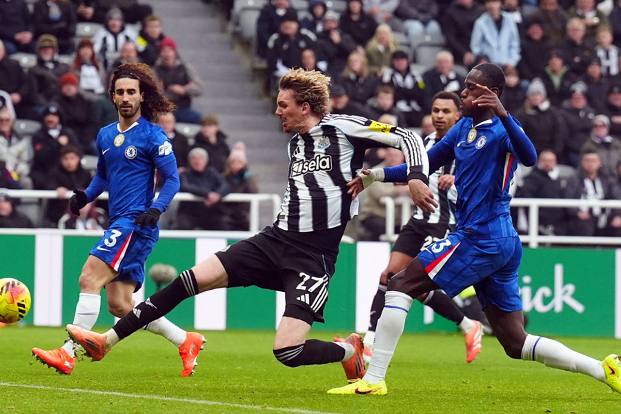 Chelsea hút chết trước Newcastle
