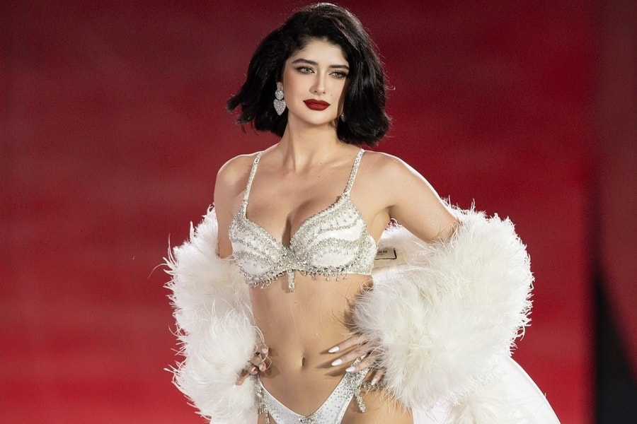 Phương Linh và 70 người đẹp nóng bỏng với bikini