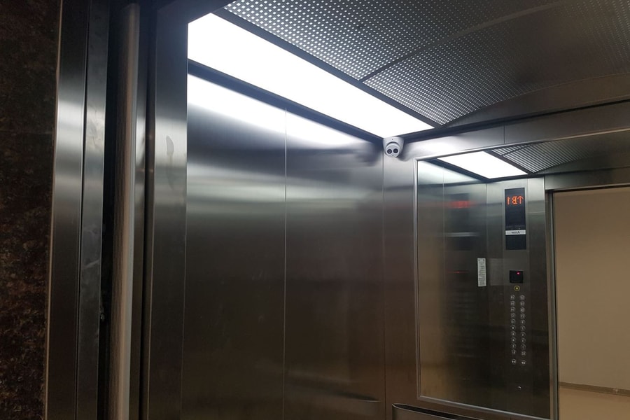 Cứu thành công các bệnh nhân mắc kẹt trong thang máy