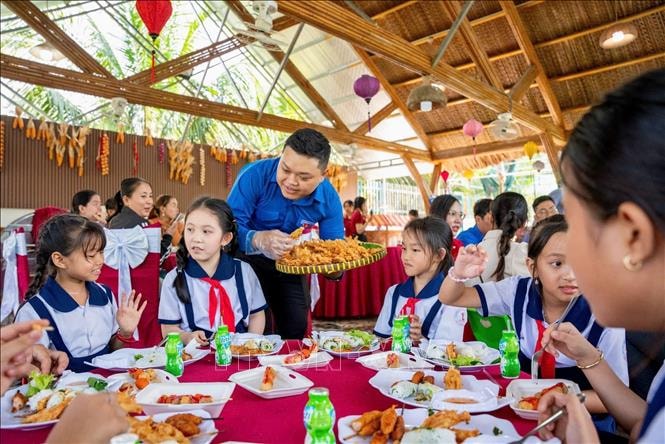 Người viết tiếp khát vọng tuổi trẻ vùng địa đầu cực Nam