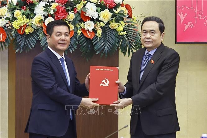 Đồng chí Nguyễn Hồng Diên giữ chức Phó Bí thư chuyên trách Đảng ủy Quốc hội