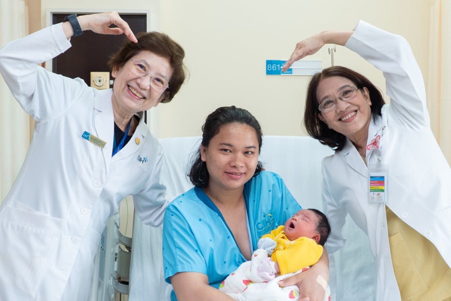 Làm mẹ ở tuổi 27 từ trứng duy nhất còn lại