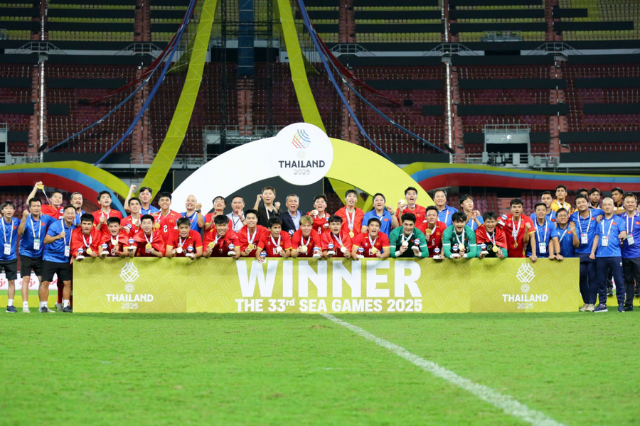 Ông Park Hang-seo chúc mừng U22 Việt Nam, tặng quà đặc biệt cho HLV Kim Sang-sik