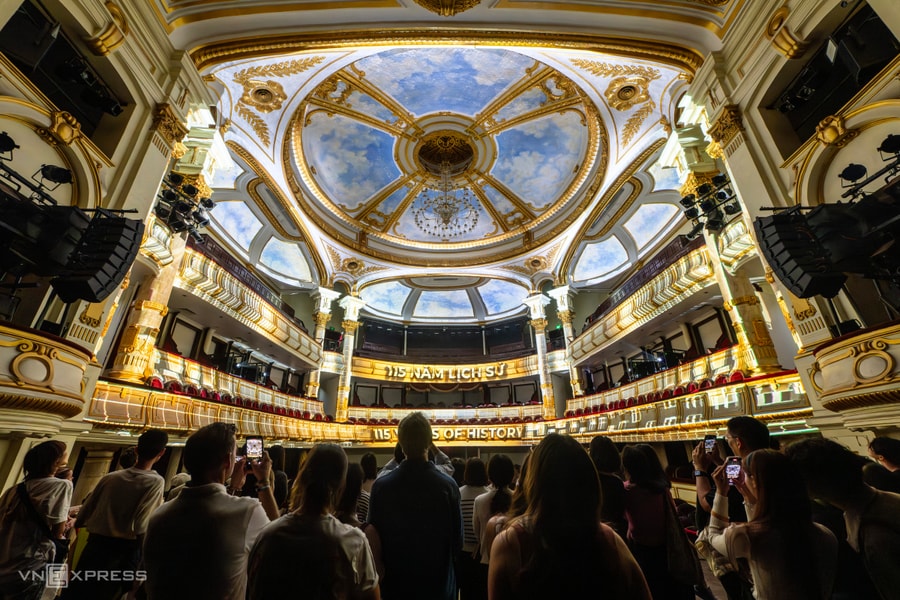 Nhà hát Lớn kể lịch sử bằng công nghệ ánh sáng trước ngày đóng cửa