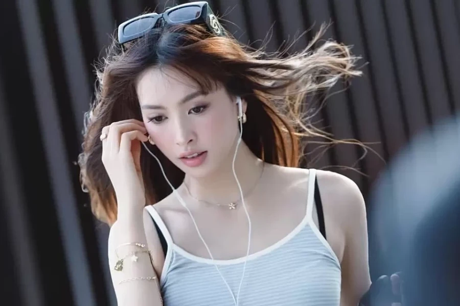 Sao Việt theo đuổi mốt chụp hình 'trạm tỷ'