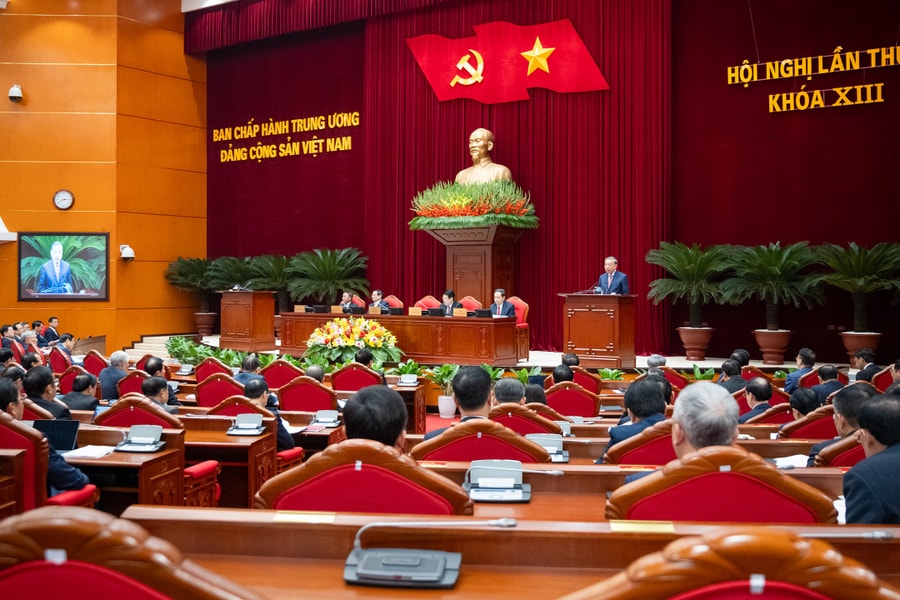 Trung ương hoàn thiện báo cáo công tác nhân sự khóa 14