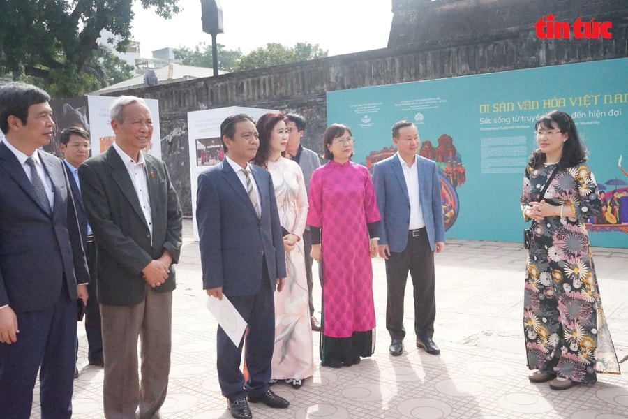 Khai mạc trưng bày 'Di sản văn hóa Việt Nam - Sức sống từ truyền thống đến hiện đại'