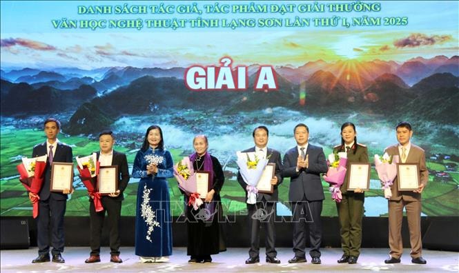 Tôn vinh, thúc đẩy phát triển văn học nghệ thuật Xứ Lạng