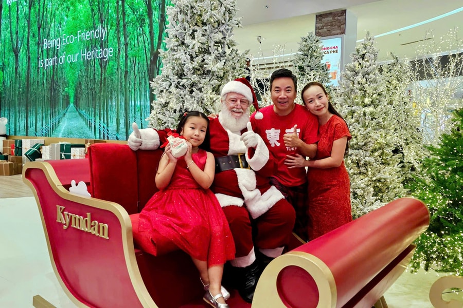 Nhiều gia đình ưu tiên chọn quà Noel phục vụ sức khỏe