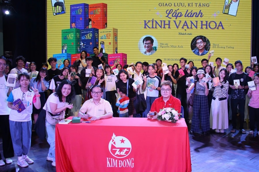 Nguyễn Nhật Ánh đón tuổi 30 của 'Kính vạn hoa'