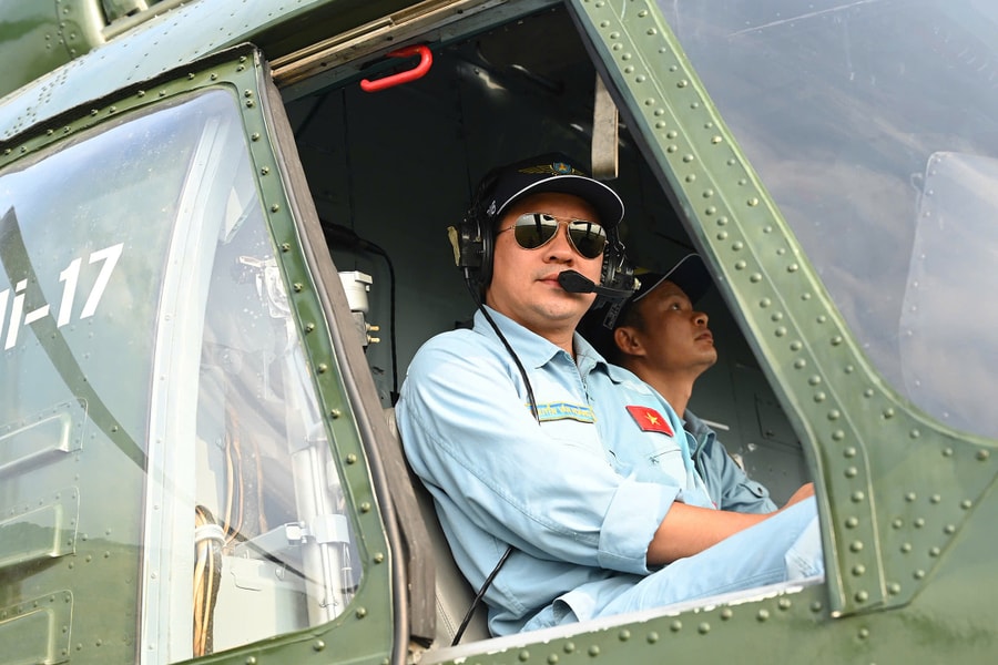 Người thầy trên những chuyến bay trực thăng quân sự