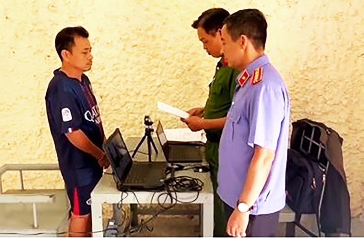 Tài xế xe khách tông vào nhóm người bên lề đường bị bắt