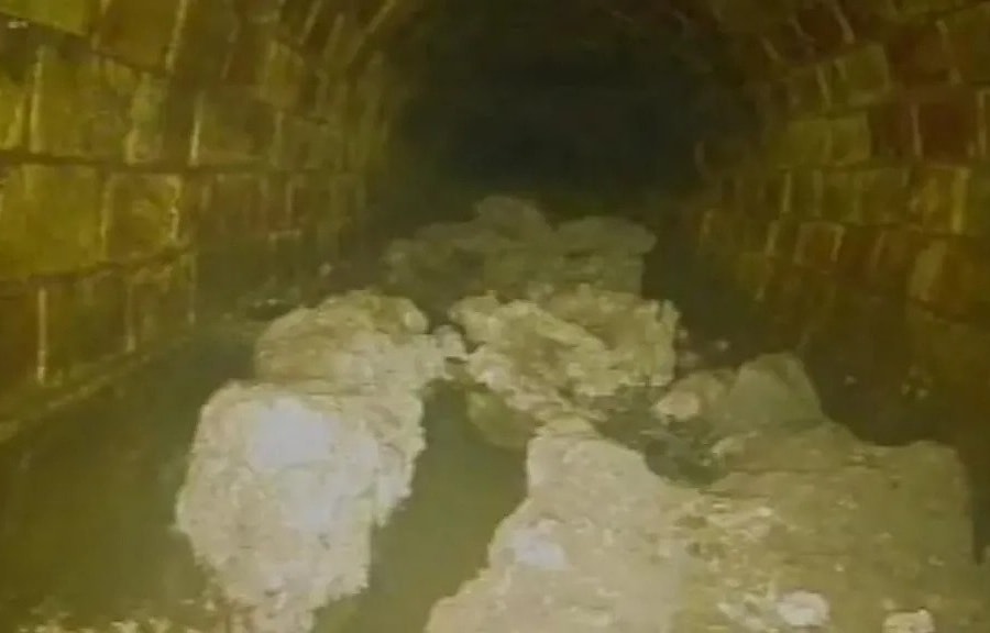 Núi mỡ 100 tấn làm tắc cống London