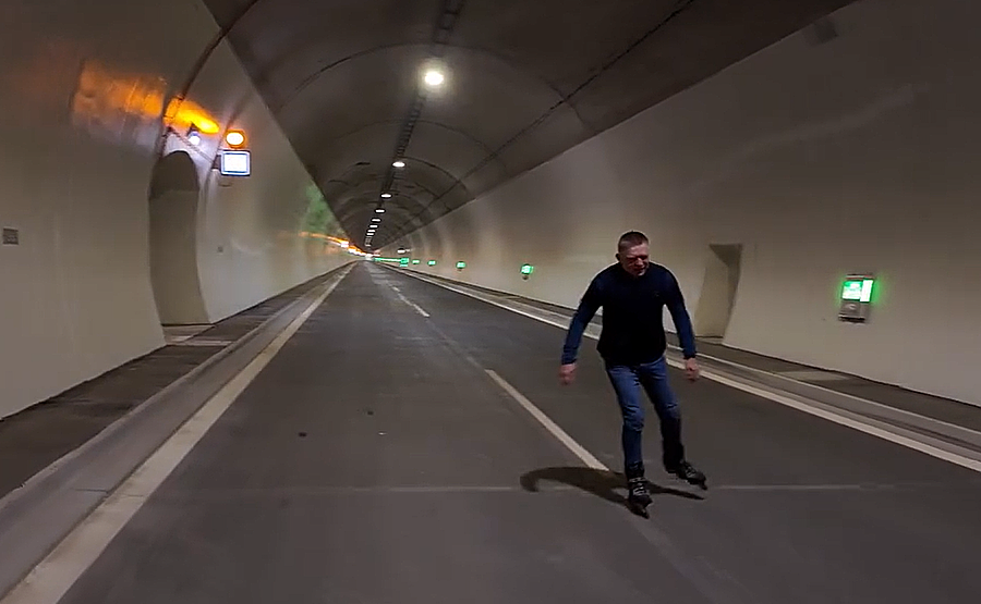 Thủ tướng Slovakia trượt patin khánh thành đường hầm cao tốc