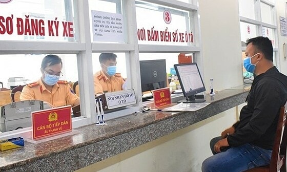 Phí ra biển ôtô tại Hà Nội, TP HCM có thể giảm còn 14 triệu đồng