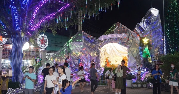 Xóm đạo Tân Phú rực rỡ đón Giáng sinh