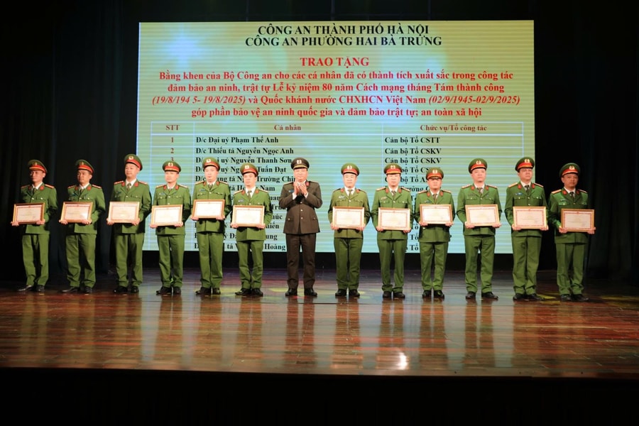 Công an phường Hai Bà Trưng: Giữ vững 'điểm sáng' an ninh, tiên phong chuyển đổi số