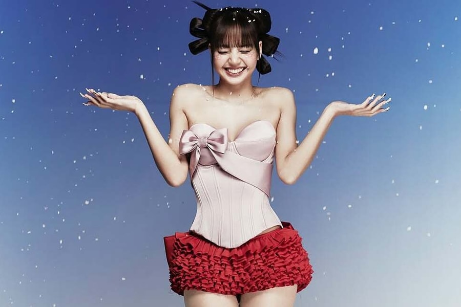 Lisa diện váy áo của nhà mốt Việt đón Giáng sinh