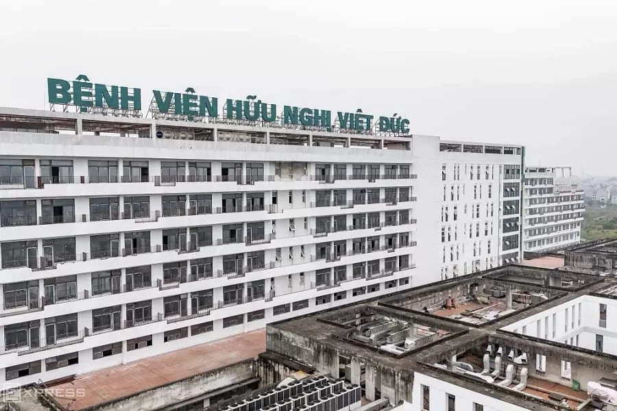 10 người bị điều tra trong vụ 'lãng phí' ở Bạch Mai 2 và Việt Đức 2