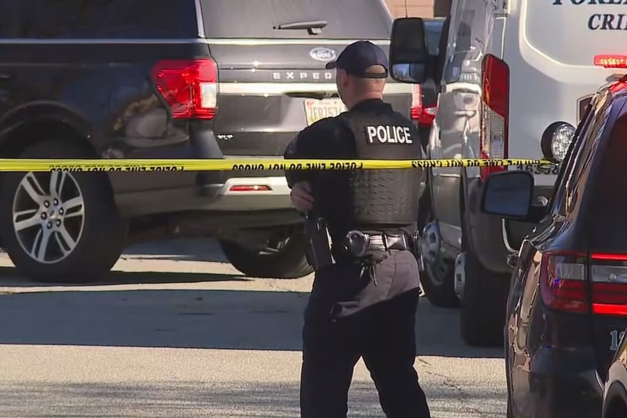 Đặc vụ ICE nổ súng chặn xe, 2 người bị thương