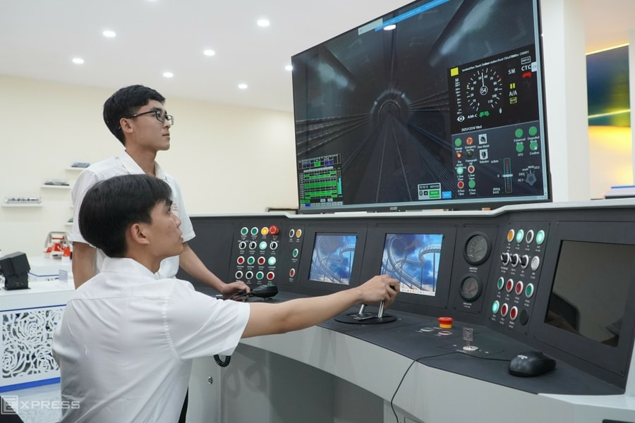 Vận hành phòng mô phỏng đường sắt tốc độ cao 50 tỷ đồng