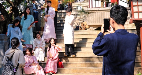 Giới trẻ TPHCM "lên đồ" chụp ảnh Tết sớm