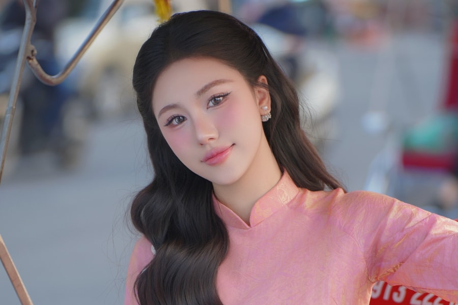 Nhan sắc trong trẻo của Á khôi Duyên dáng áo dài Việt Nam 2025