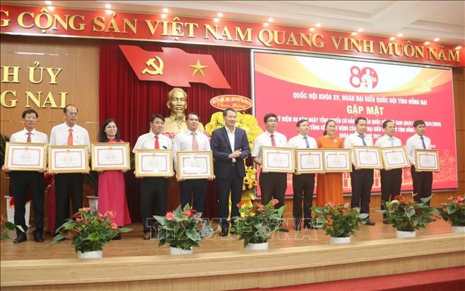 Tranh luận, chất vấn thẳng thắn những vấn đề 'nóng' được dư luận quan tâm