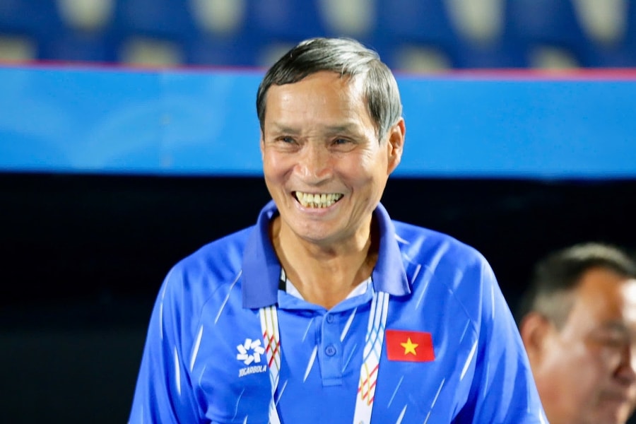 VFF gia hạn bốn tháng với HLV Mai Đức Chung