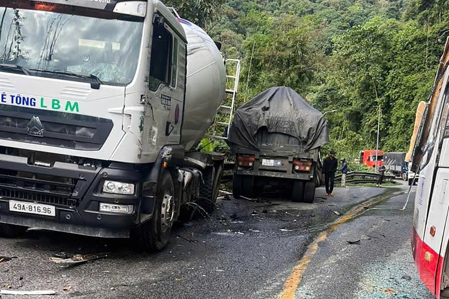 Đèo Bảo Lộc tê liệt sau tai nạn liên hoàn