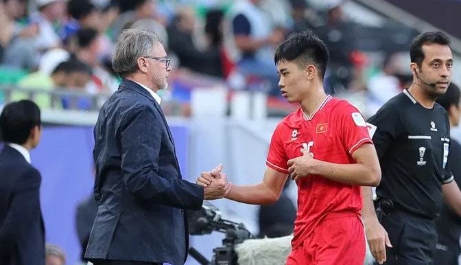 Đình Bắc 'trượt' Quả bóng Vàng, HLV Troussier khiến tất cả ngưỡng mộ