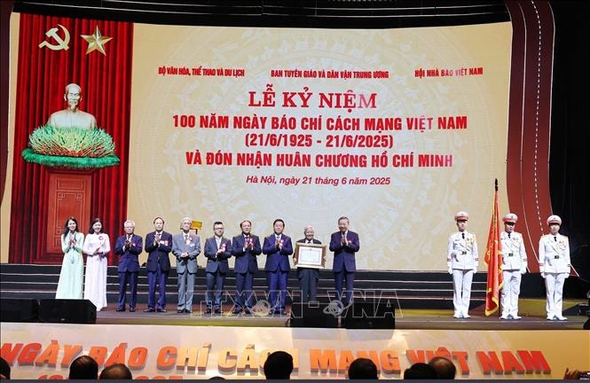 Báo chí Việt Nam - Một thế kỷ phát triển và đồng hành cùng dân tộc